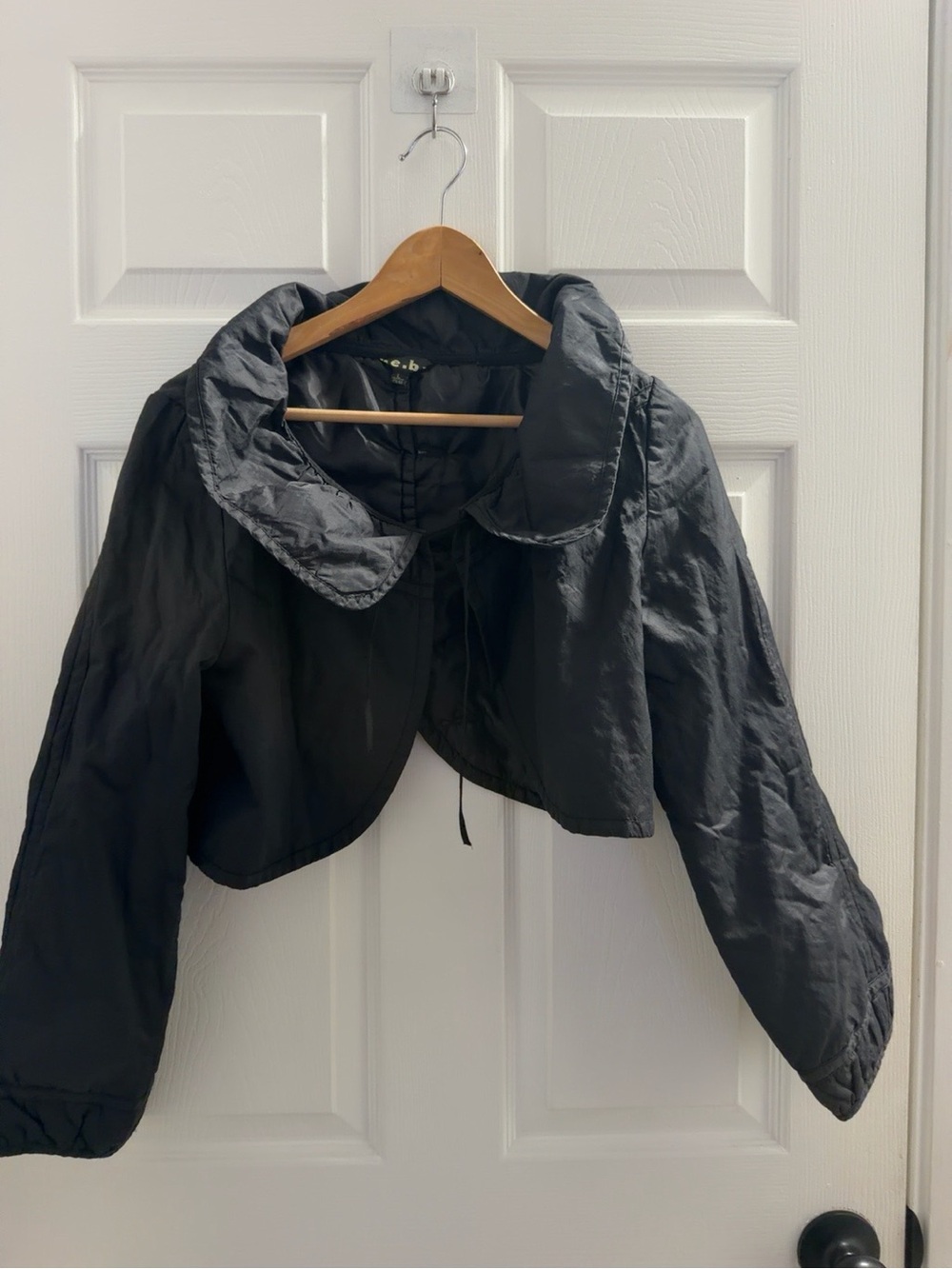 Black Cropped Balloon-Sleeve Jacket -  women
